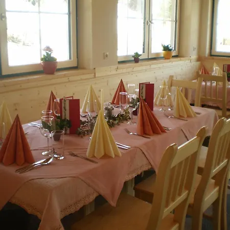 Konukevi Gasthof-pension Strassreith 3*